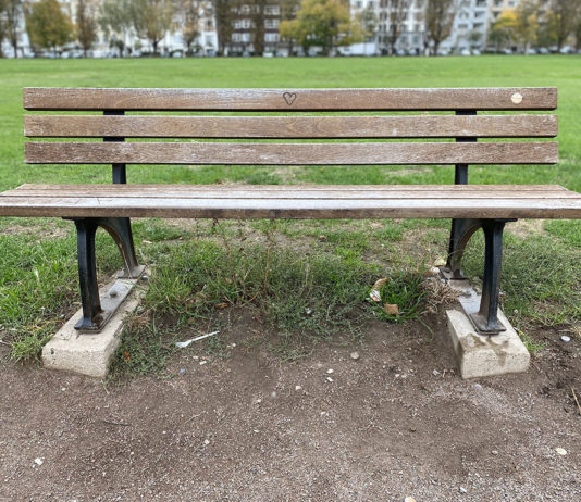 Ich warte Haltestelle duesseldorf rheinpark